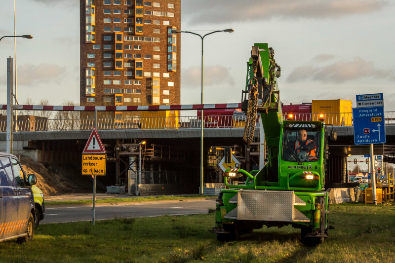 Herstelwerkzaamheden na aanrijding met hoogtebalk