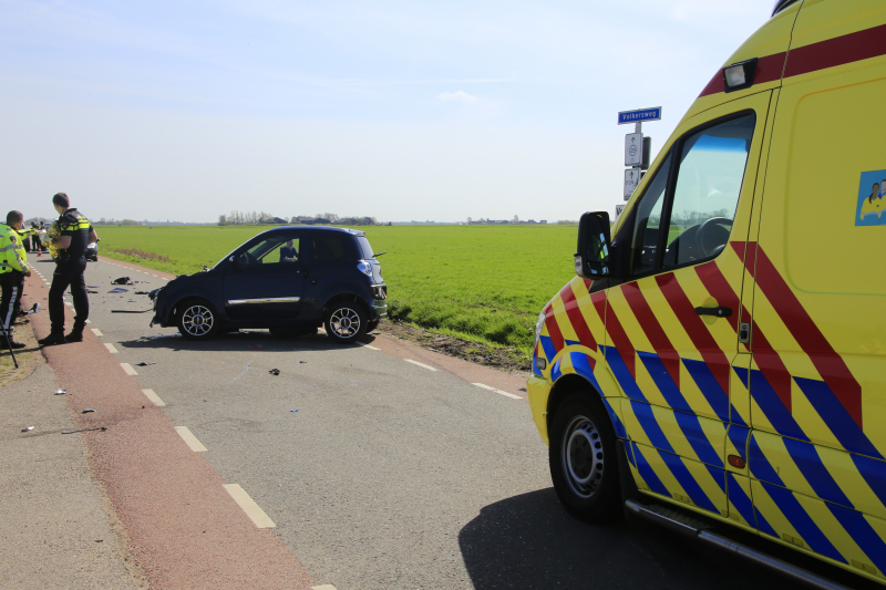 Auto te water na ongeval met brommobiel