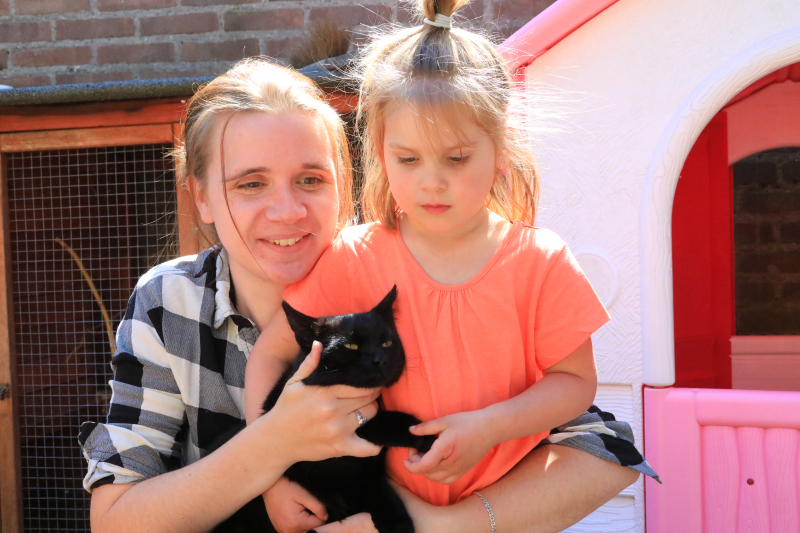 Kitten Oscar springt uit hoge  boom bij reddingsactie