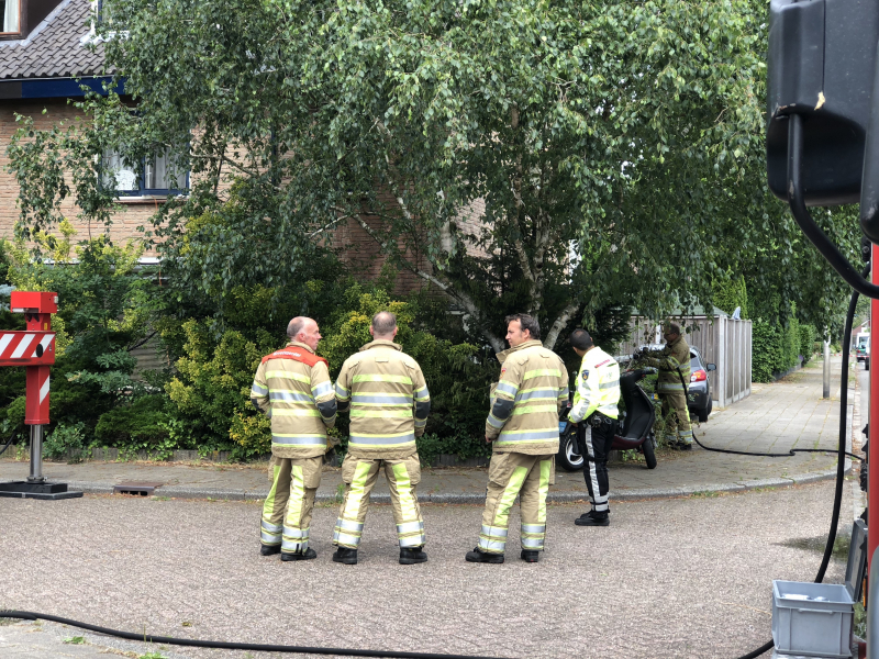 Brand op dak ontstaan door verfbrander