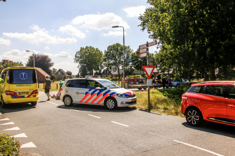 Scootmobielrijder gewond na aanrijding met auto met aanhanger