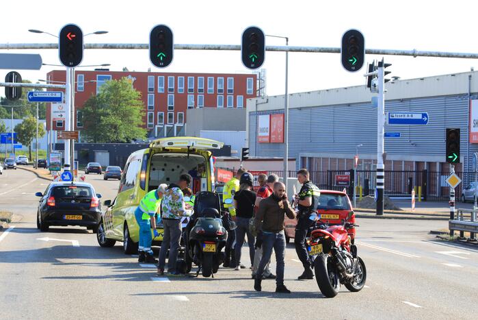 Motorrijder hard onderuit