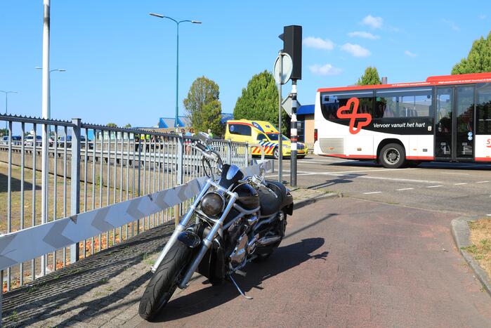 Motorrijder hard onderuit