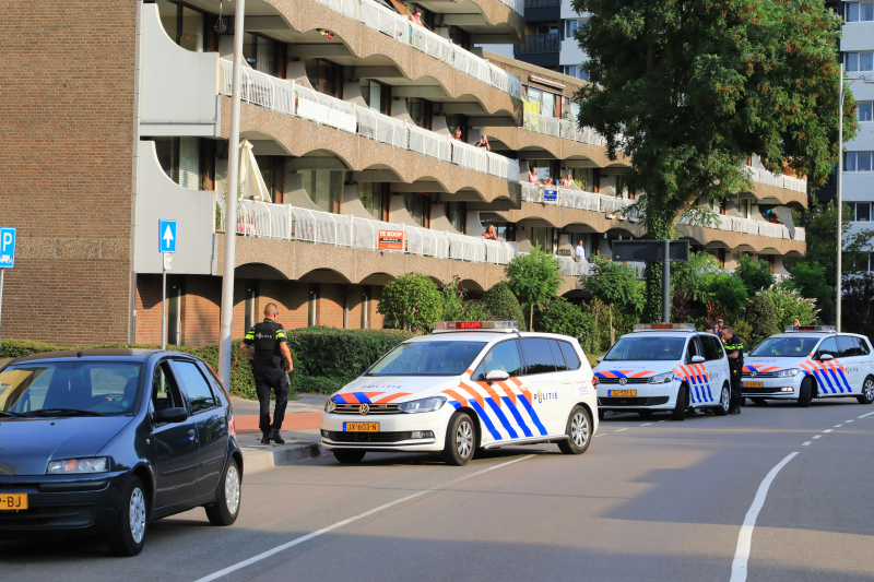 Twee aanhoudingen na mogelijk wapen in auto