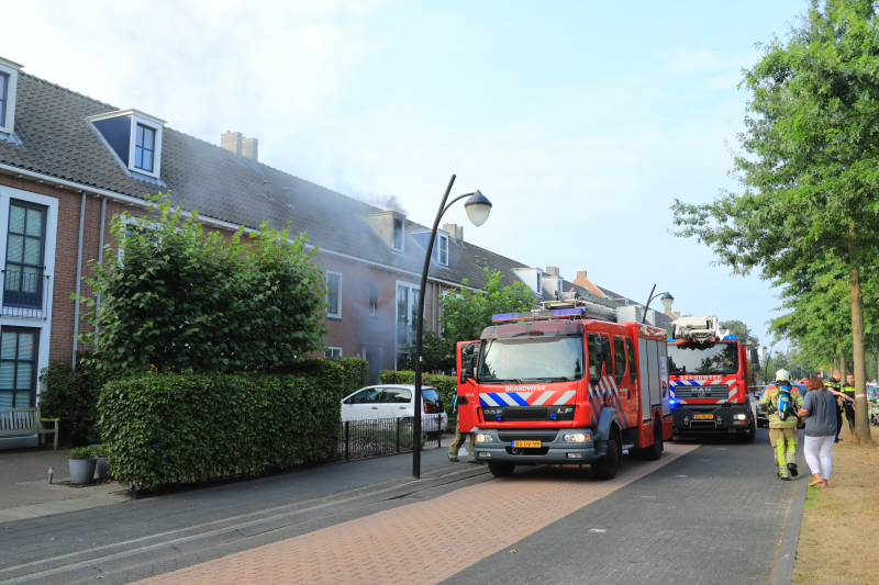 Veel rook bij woningbrand