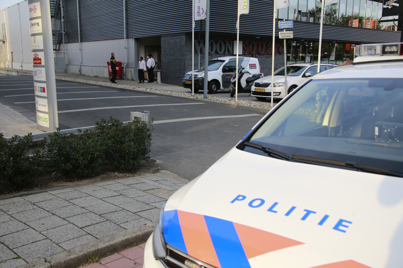 Dieven overlopen door  medewerker kantoorgebouw