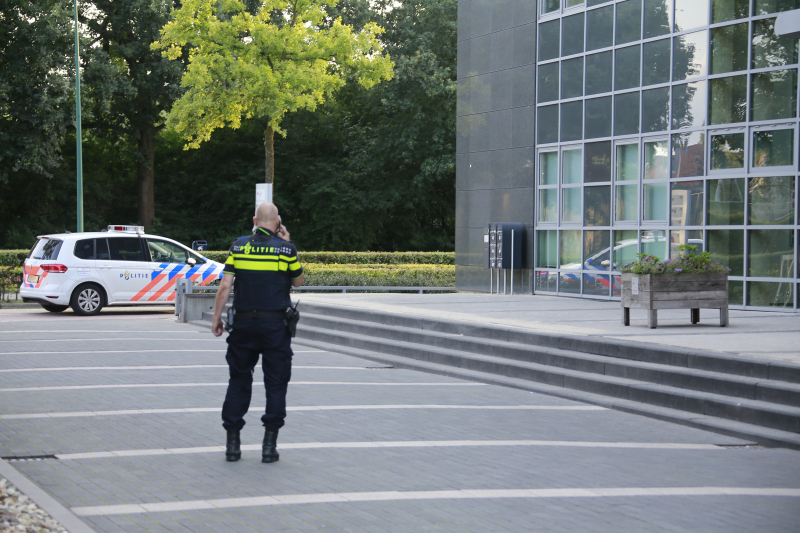 Dieven overlopen door  medewerker kantoorgebouw