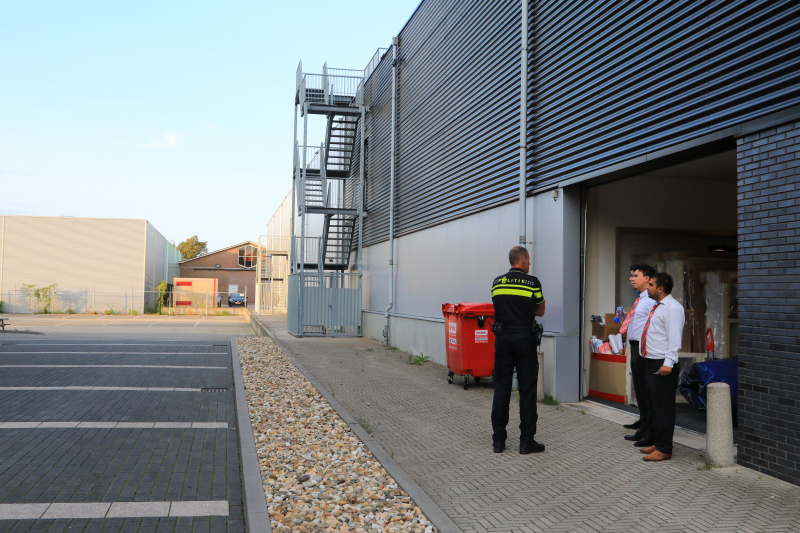 Dieven overlopen door  medewerker kantoorgebouw