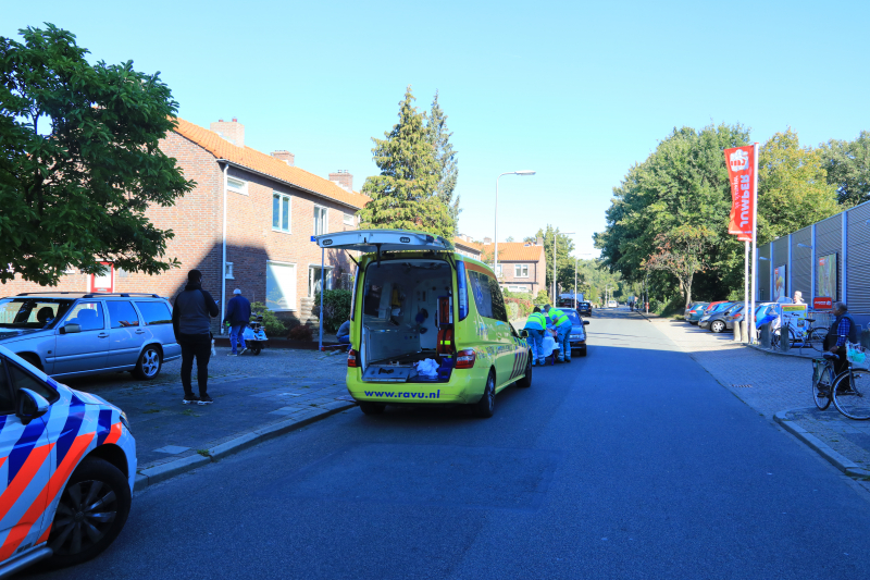 Scooterrijdster gewond na aanrijding met auto