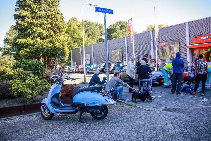 Scooterrijdster gewond na aanrijding met auto