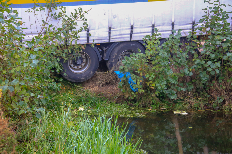 Groot materieel nodig om vrachtwagen op wielen te krijgen