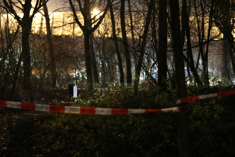 Overleden persoon aangetroffen in park