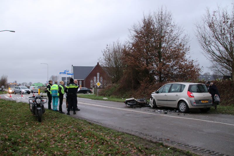 Lesmotor in botsing met auto