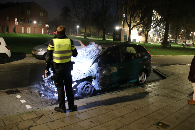 Auto volledig uitgebrand