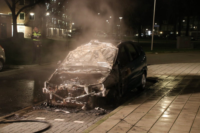 Auto volledig uitgebrand