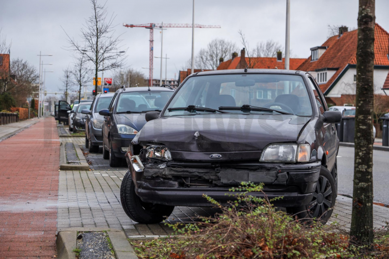 Auto botst achter op bestelbus (Amersfoort)