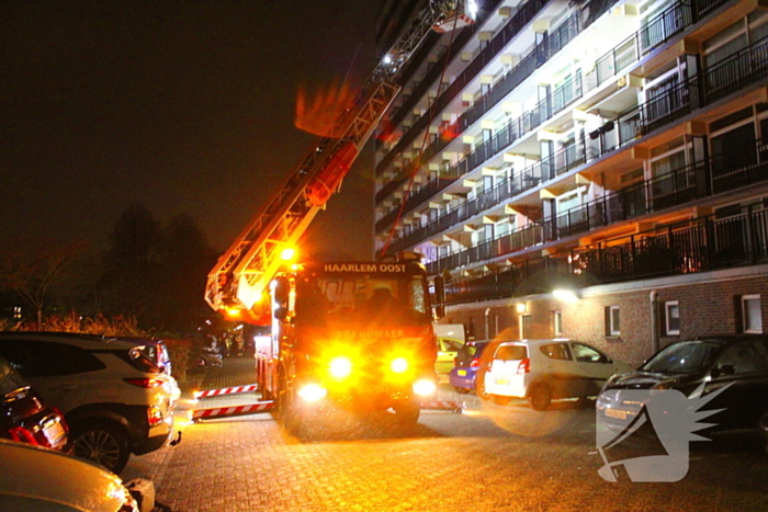 Uitslaande brand verwoest flatwoning