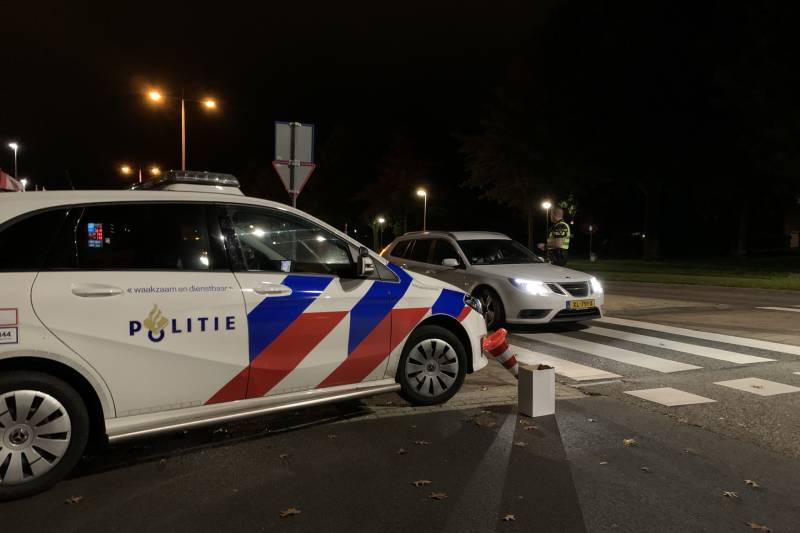 Politie houdt alcoholcontrole op rotonde