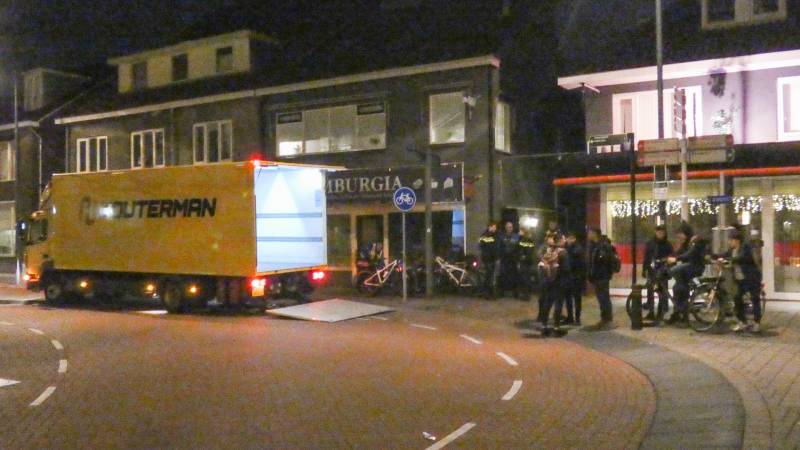 Politie doet inval in woning