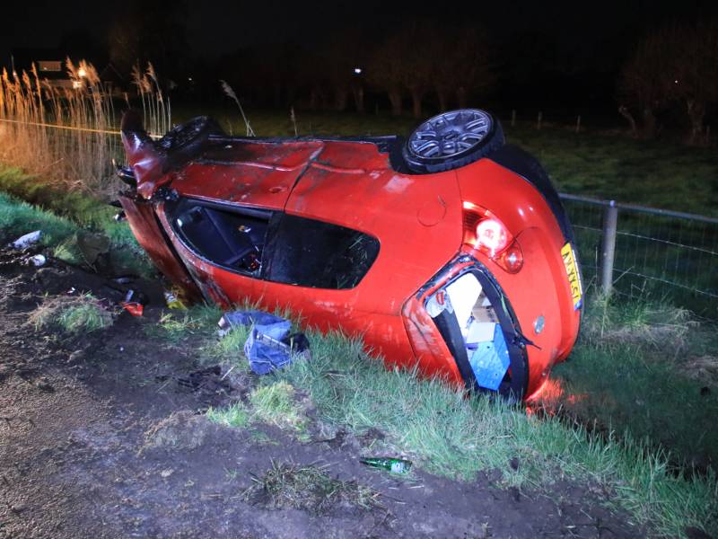 Auto zwaar beschadigd na eenzijdig ongeval