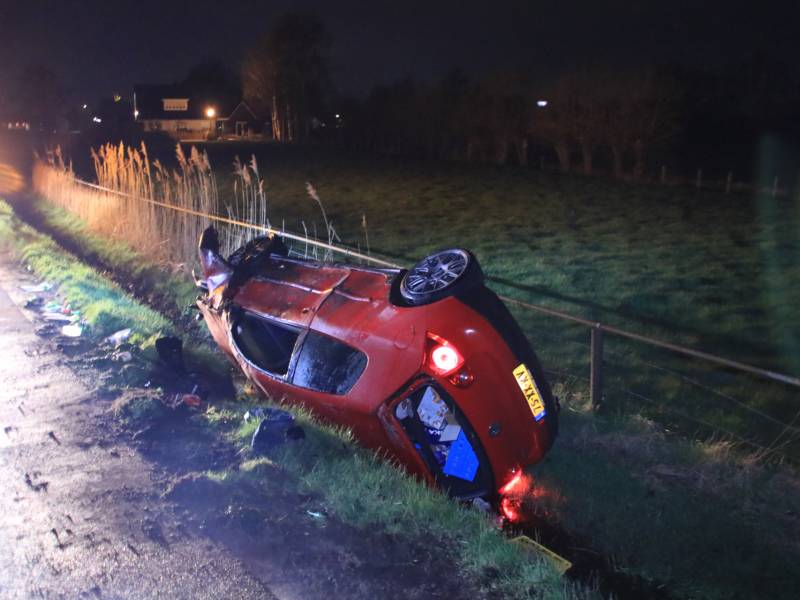 Auto zwaar beschadigd na eenzijdig ongeval