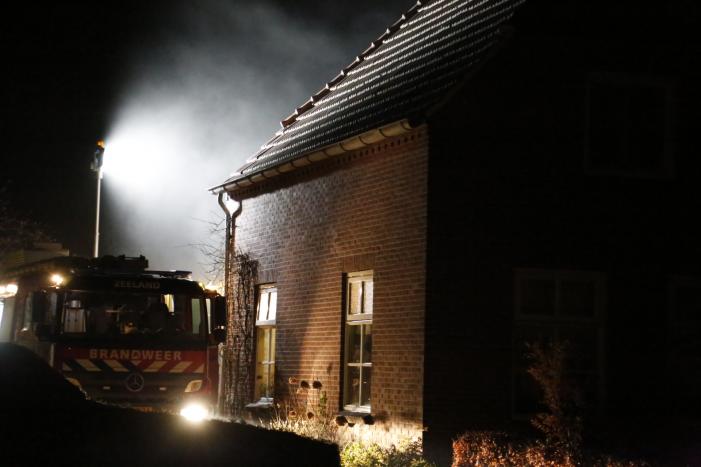 Flinke rookontwikkeling bij brand in schuur