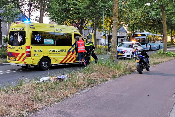 Scooterrijder gaat onderuit en raakt ernstig gewond