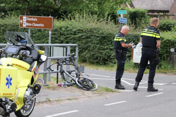 Wielrenner zwaargewond bij aanrijding op beruchte oversteek