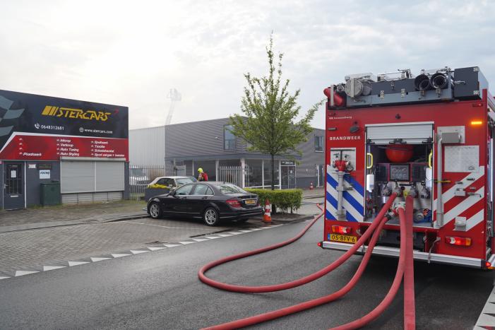 Grote brand in autobedrijf