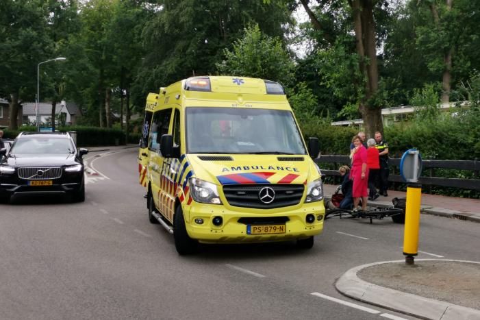 Persoon gewond na aanrijding met auto