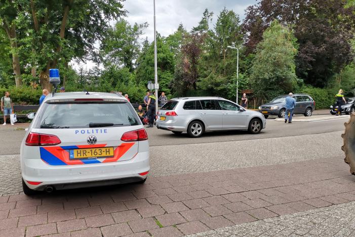 Persoon gewond na aanrijding met auto