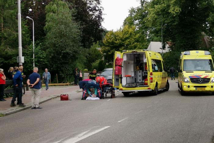 Persoon gewond na aanrijding met auto