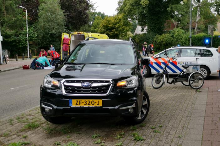 Persoon gewond na aanrijding met auto