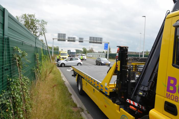 Gewonde en flinke schade na eenzijdige aanrijding