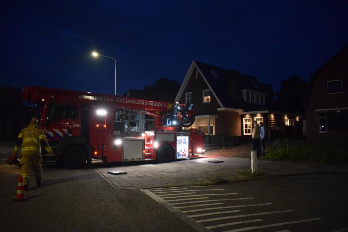 Inspectie aan schoorsteen na gescheurde dekplaat