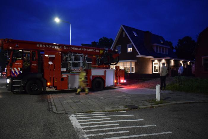 Inspectie aan schoorsteen na gescheurde dekplaat