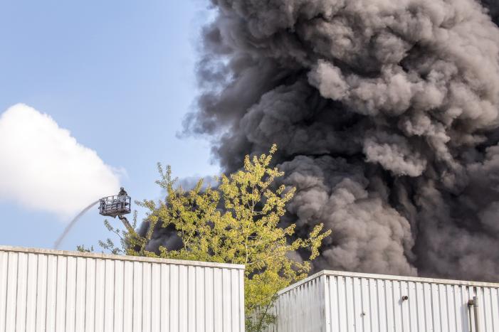 Zeer grote brand bij voormalige zoutloods