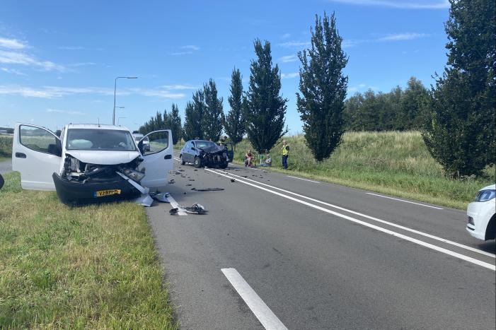 Drie voertuigen betrokken bij frontale aanrijding