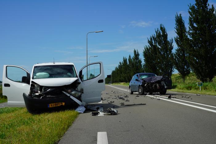 Drie voertuigen betrokken bij frontale aanrijding