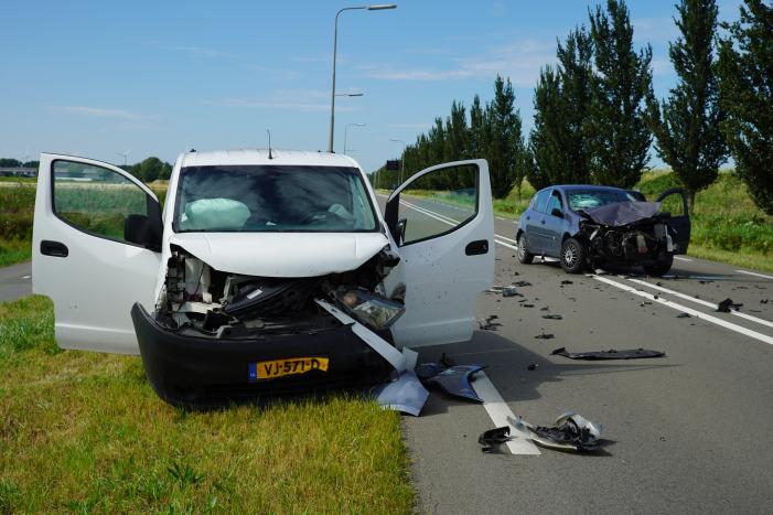 Drie voertuigen betrokken bij frontale aanrijding