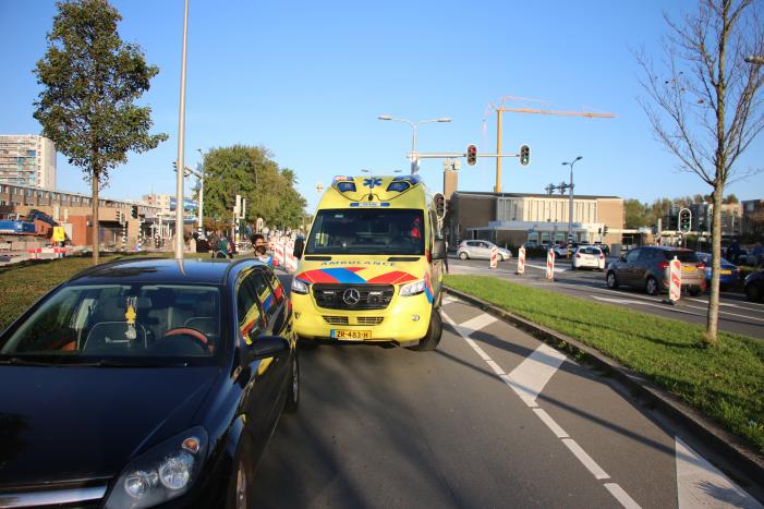 Voetganger zwaargewond na aanrijding met auto