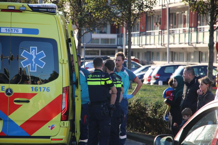 Voetganger zwaargewond na aanrijding met auto