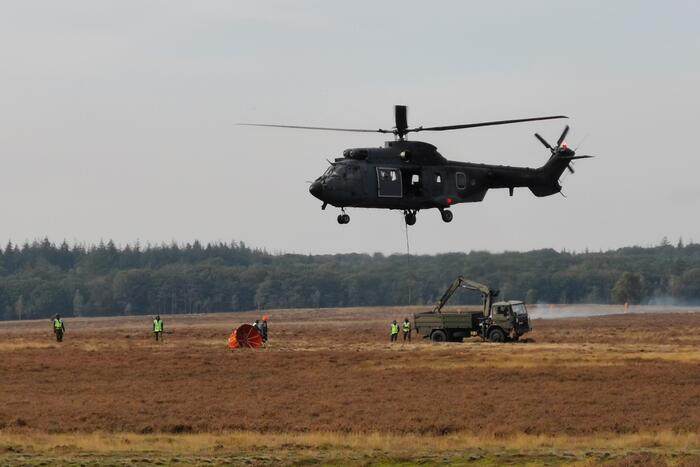 Brandweer en Landmacht oefenen boven Ginkelse Heide