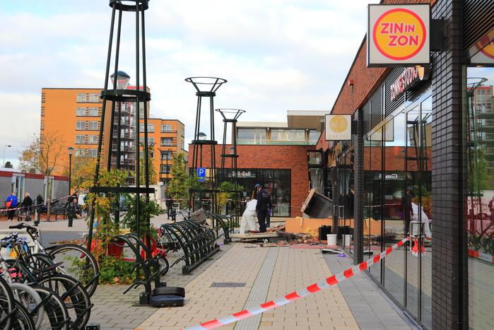 Ravage na plofkraak in het winkelcentrum