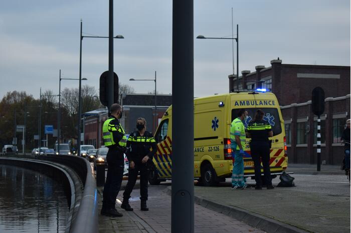 Te water geraakte persoon gewond naar ziekenhuis