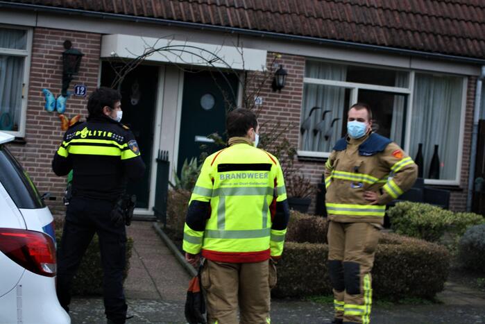 Onderzoek in woning na brandlucht