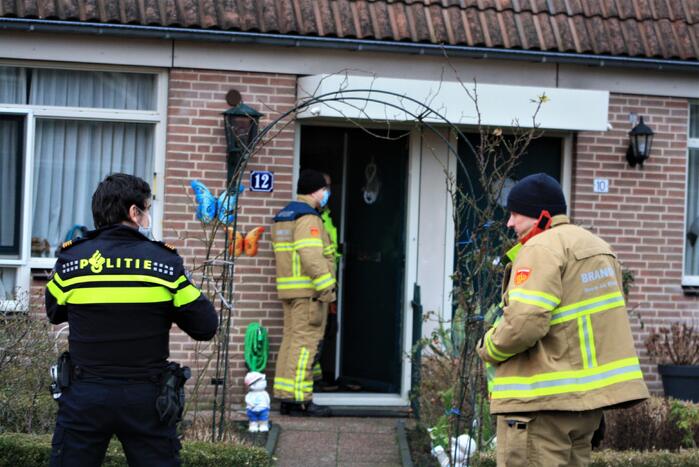 Onderzoek in woning na brandlucht