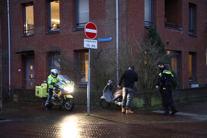 Scooterrijder gaat onderuit