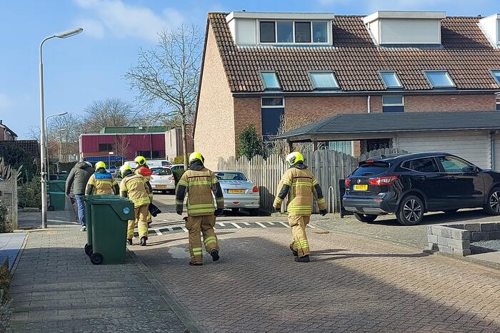 Dakpannen waaien van dak woning af