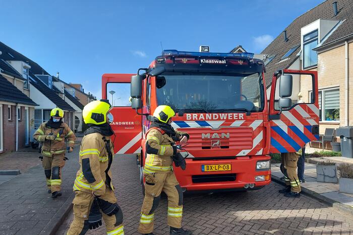 Dakpannen waaien van dak woning af